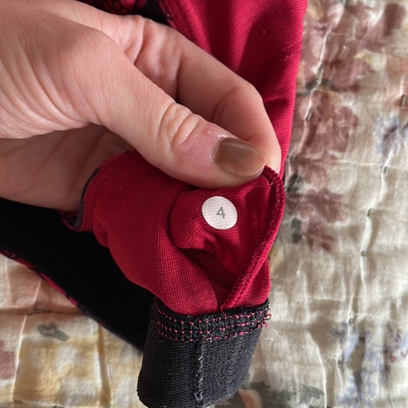 Lululemon sports bra- size 4 - Picture 3 of 3